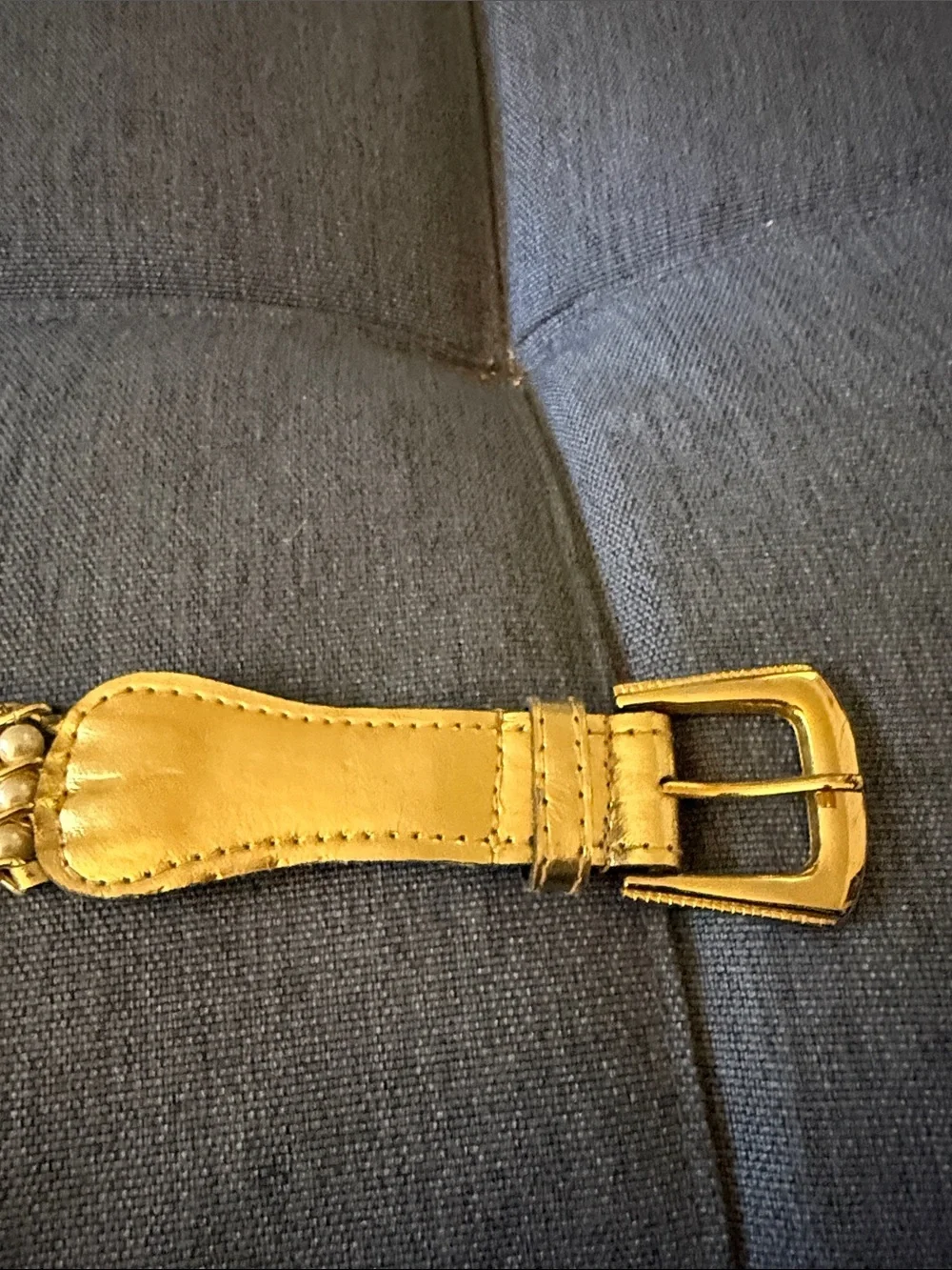 Vintage Belt in Metallic Gold with Faux Pearls. Size M/L. Circa 80’s.